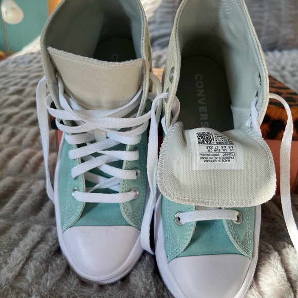 Converse Women's Chuck Taylor All Star Lift Platform High-Tops - New, Never Worn - Picture 4 of 5